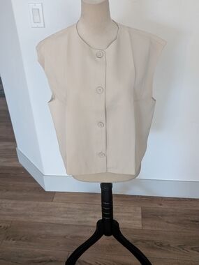 Sleeveless Button-Front Vest in Light Beige
